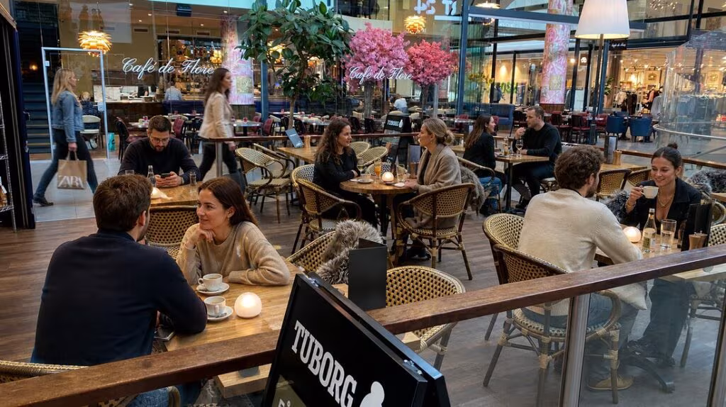 cafe_eiffel_scene1_1098x616